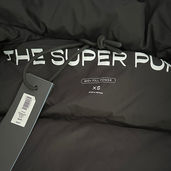 Aritzia Black Puffer Jacket shorty - Picture 2 of 7